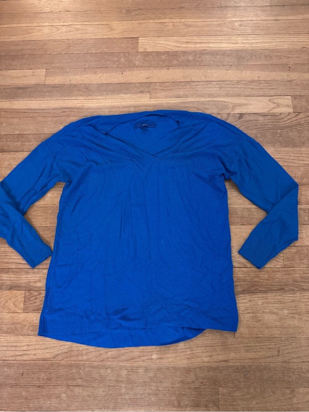 Apt. 9 Women's Blue V-Neck Long Sleeve Sweater - Size M
b50